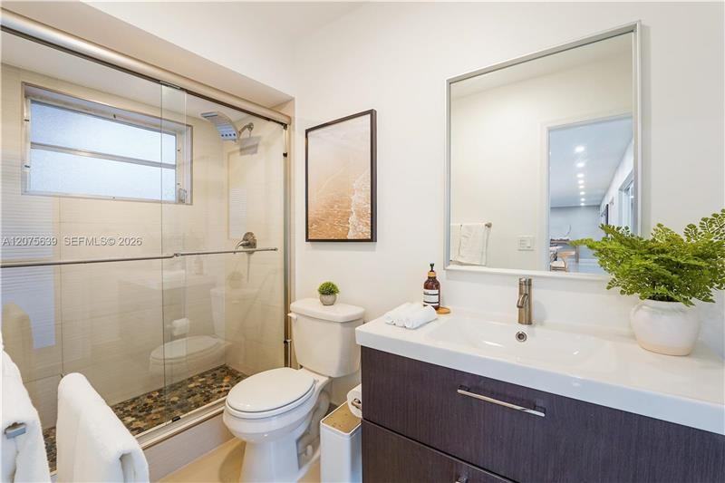 2820 Ne 60th St - Photo 4 of 15