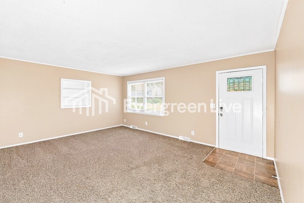 920 Kent Dr - Photo 2 of 15