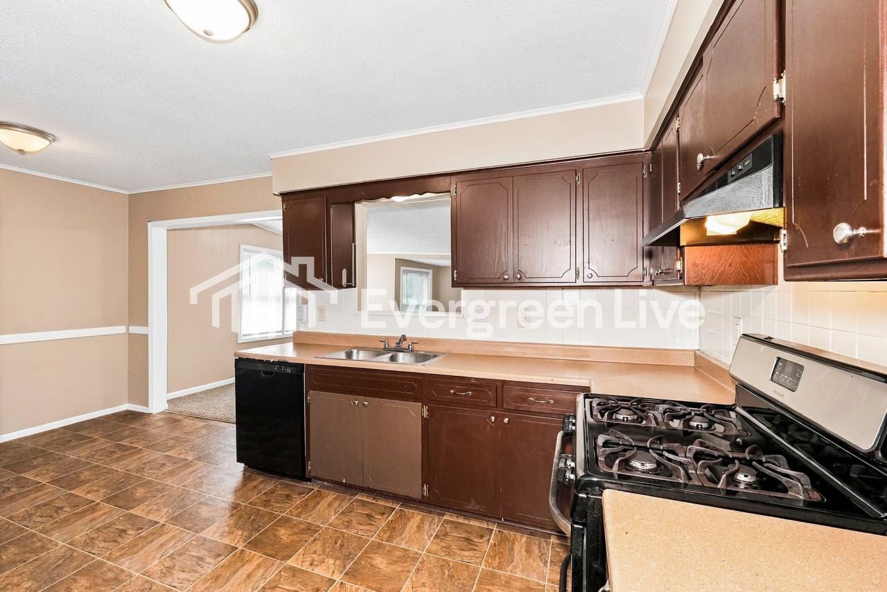 920 Kent Dr - Photo 5 of 15