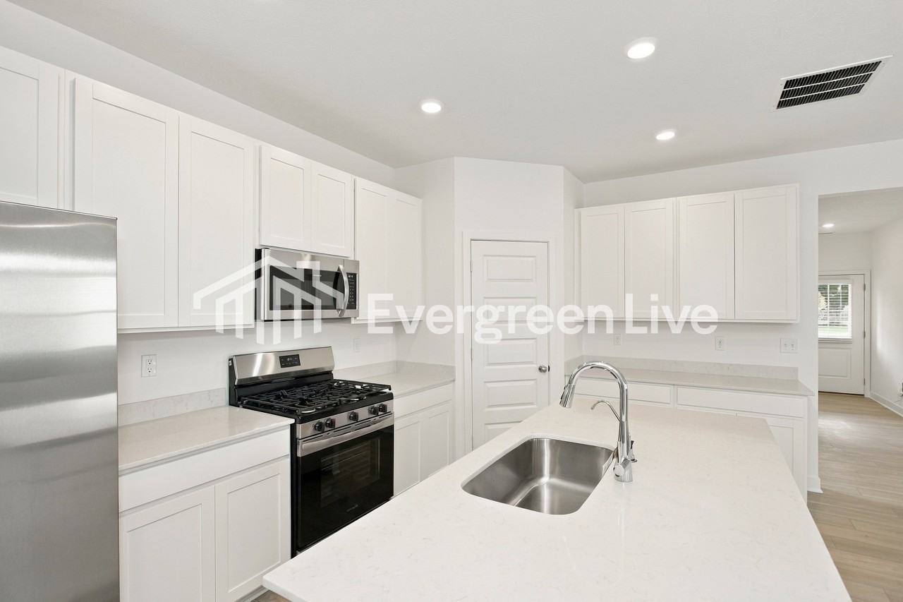 407 W Ohio St - Photo 5 of 14