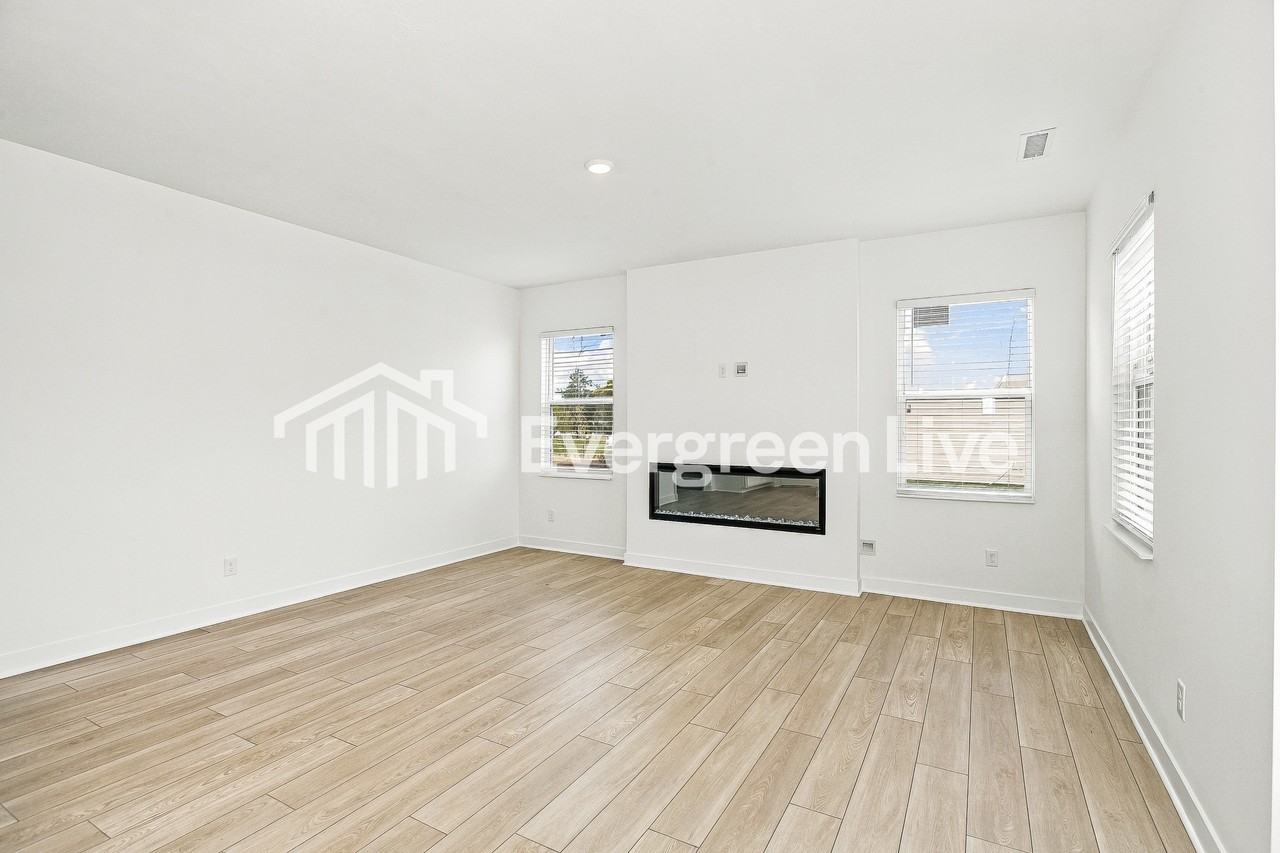395 W Ohio St - Photo 2 of 14