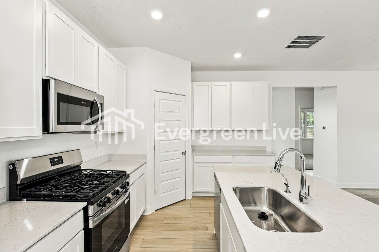 395 W Ohio St - Photo 4 of 14