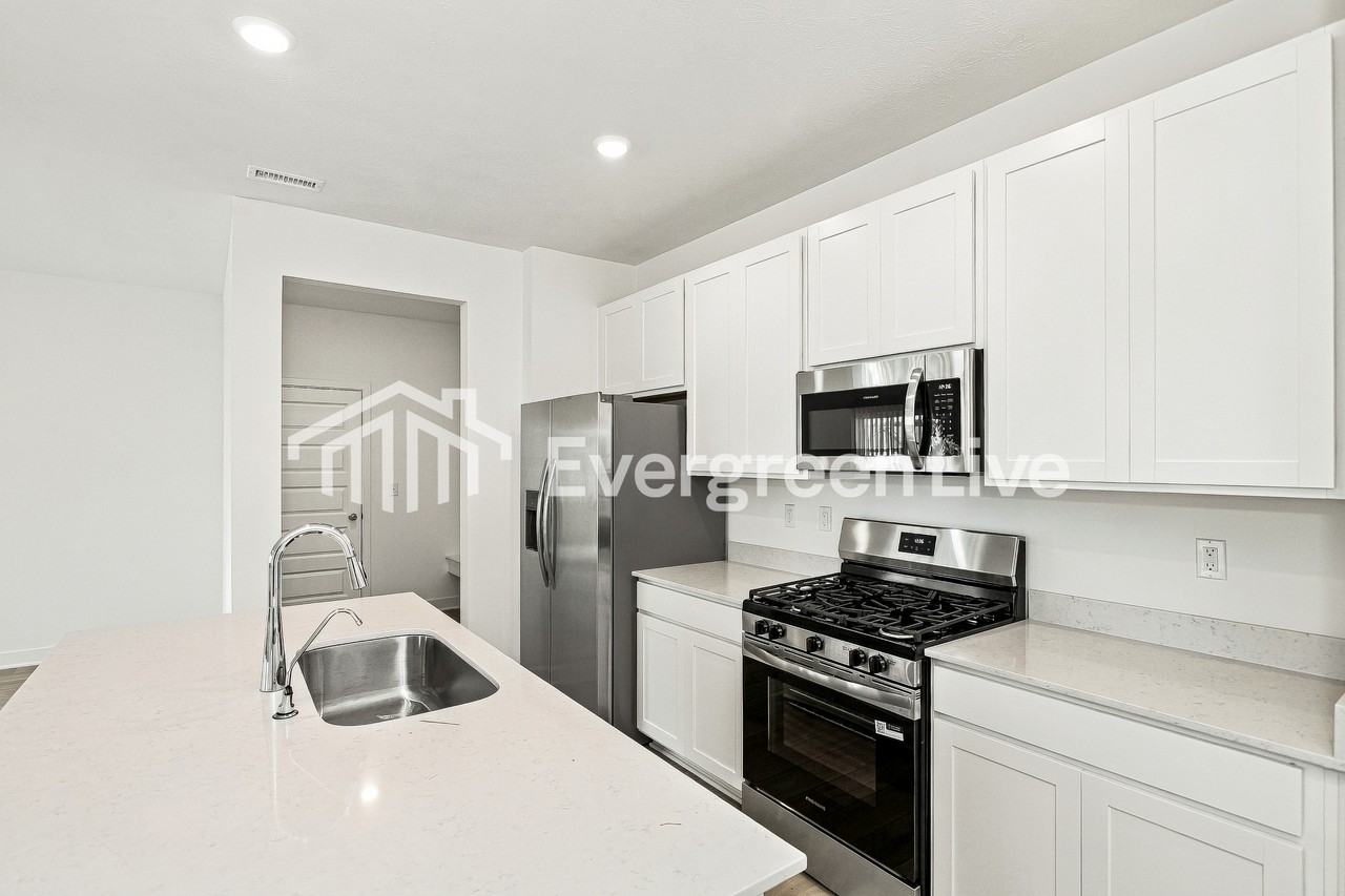 395 W Ohio St - Photo 5 of 14