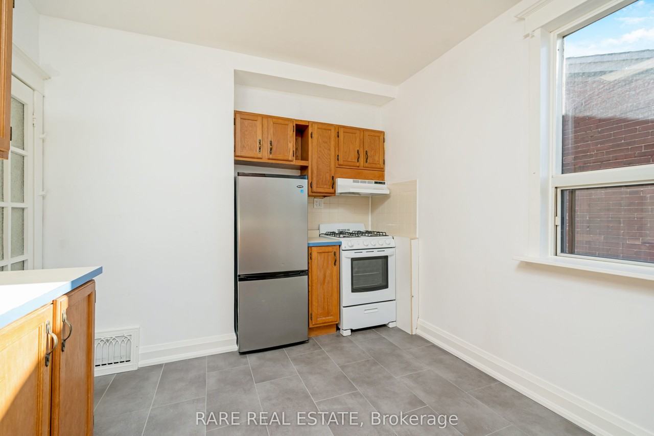 216 Oakwood Avenue - Photo 2 of 8