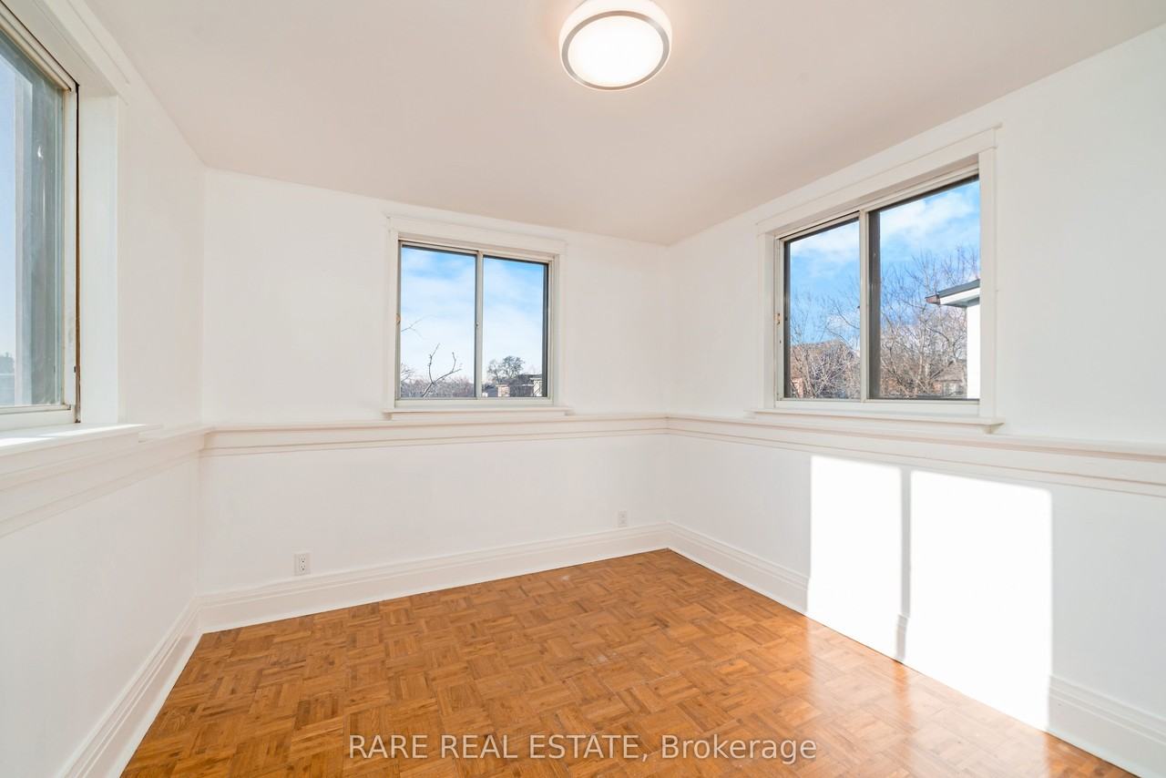 216 Oakwood Avenue - Photo 5 of 8