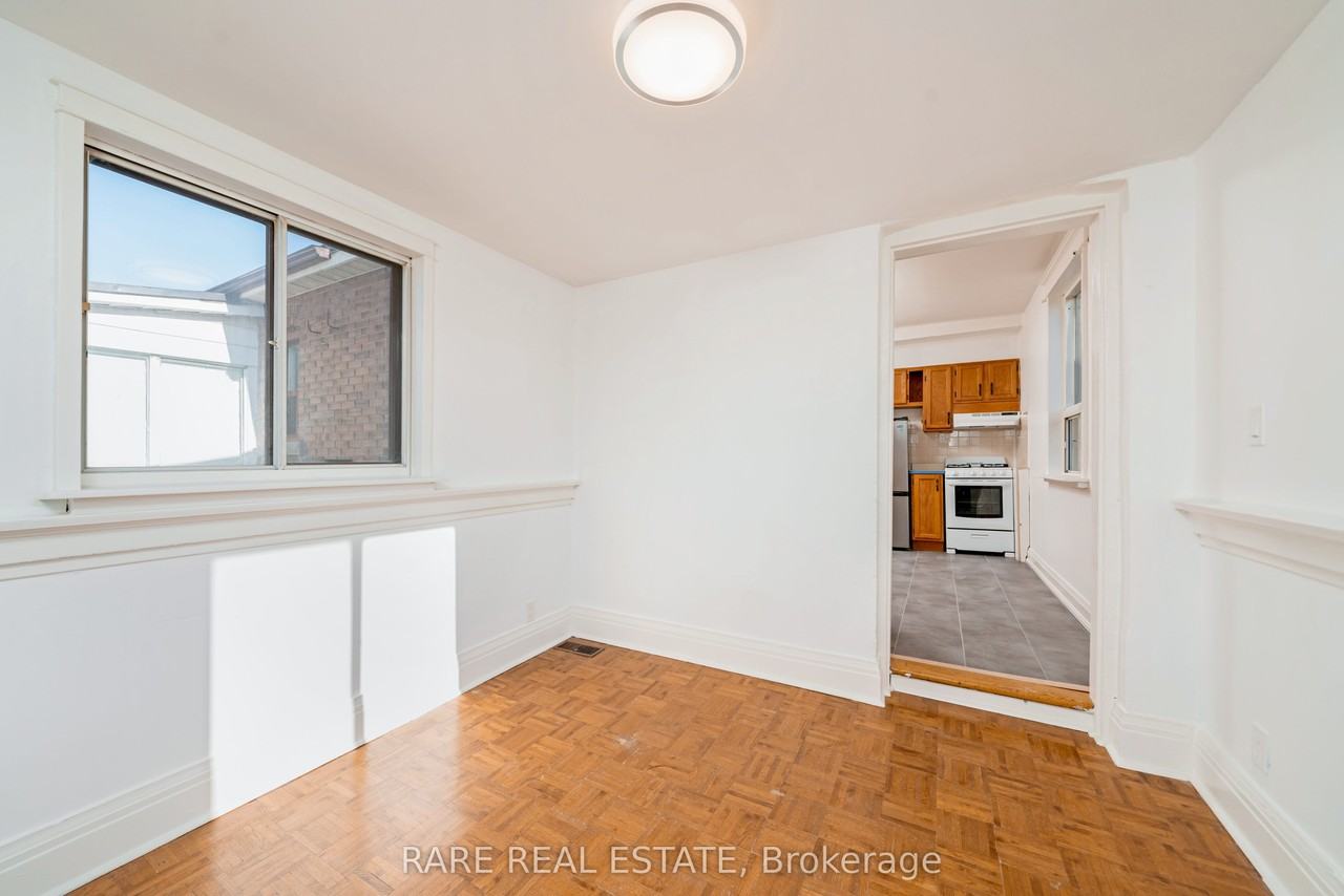 216 Oakwood Avenue - Photo 4 of 8