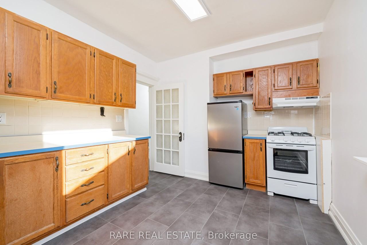 216 Oakwood Avenue - Photo 3 of 8