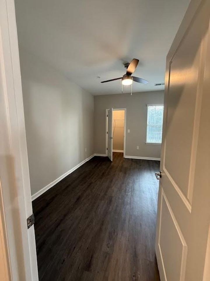 5621 Lucas Ct - Photo 4 of 10