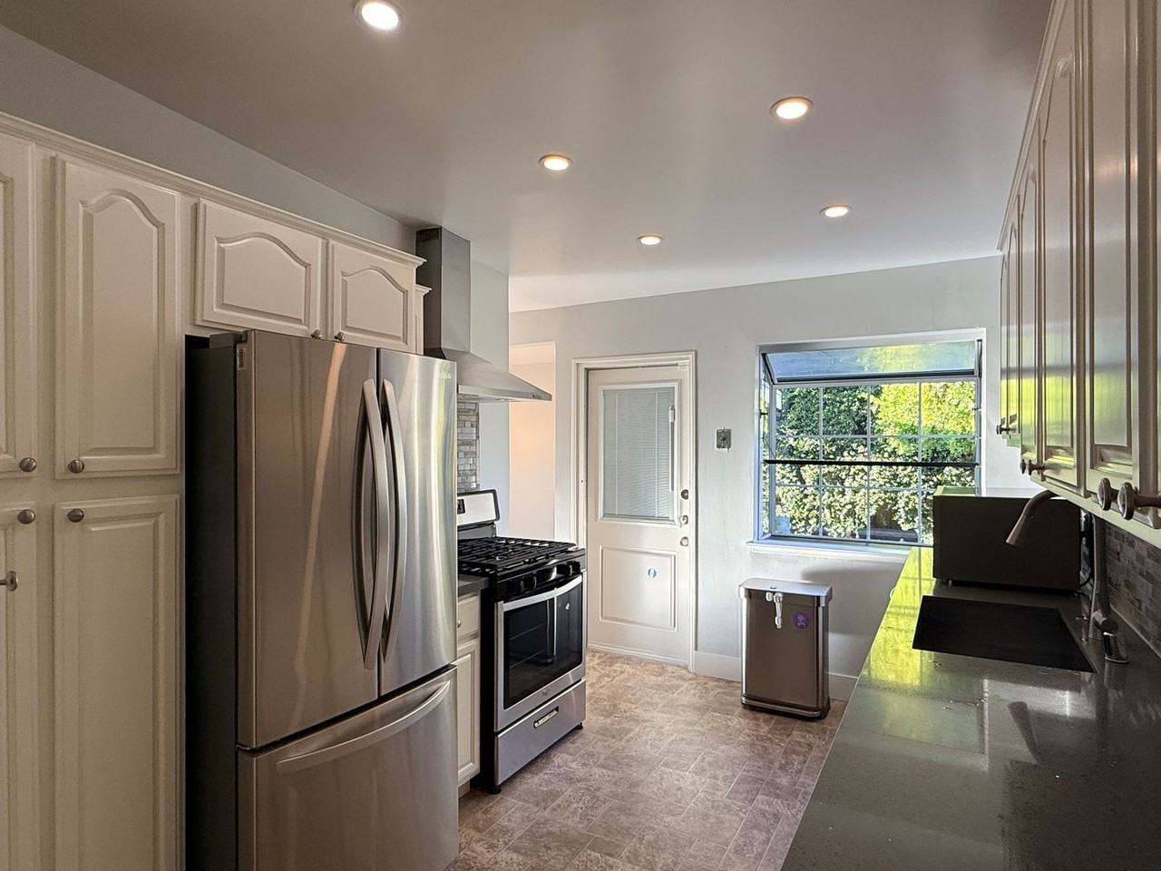 702 San Tomas St - Photo 2 of 14