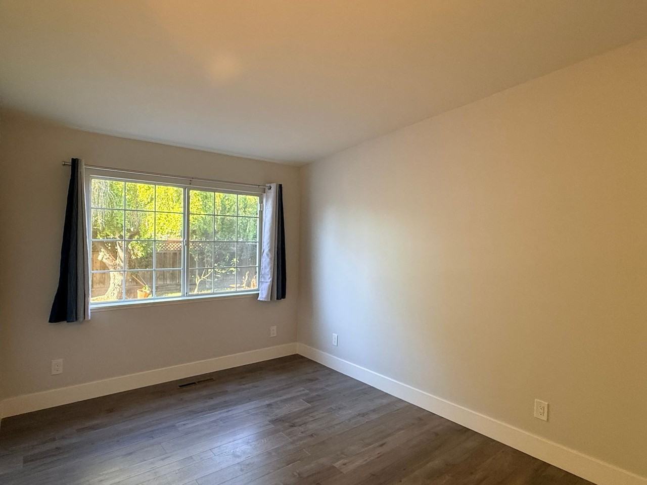 702 San Tomas St - Photo 5 of 14