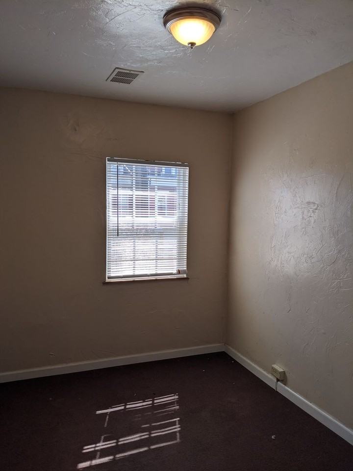 South Oakland renovated 2 bedroom - Photo 5 of 23