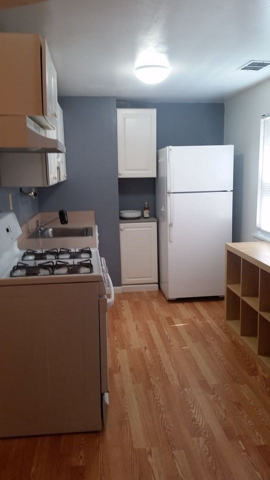 South Oakland renovated 2 bedroom - Photo 6 of 23