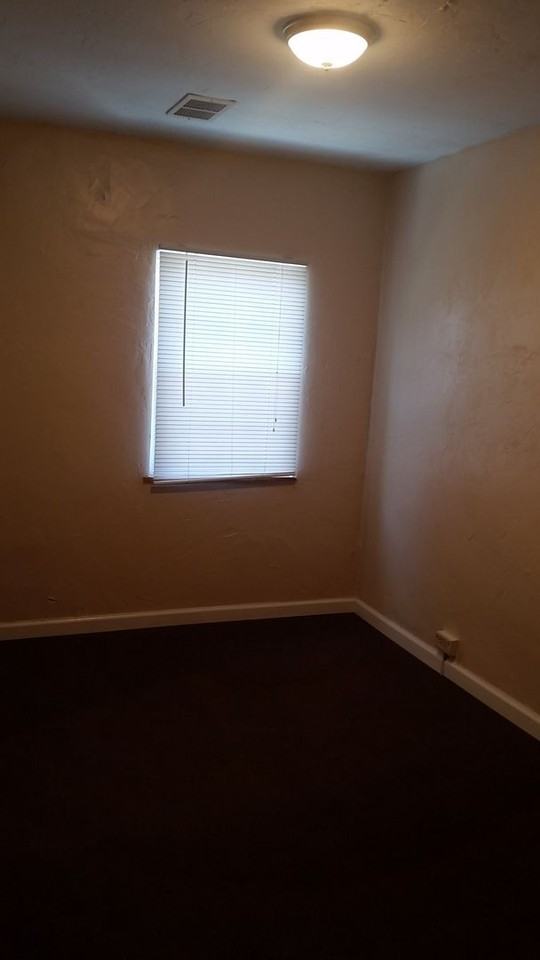 South Oakland renovated 2 bedroom - Photo 7 of 23