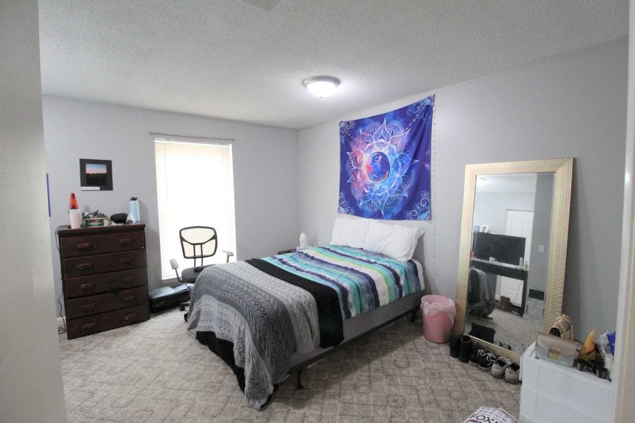 1396 Hunters Rd Apt A - Photo 7 of 32