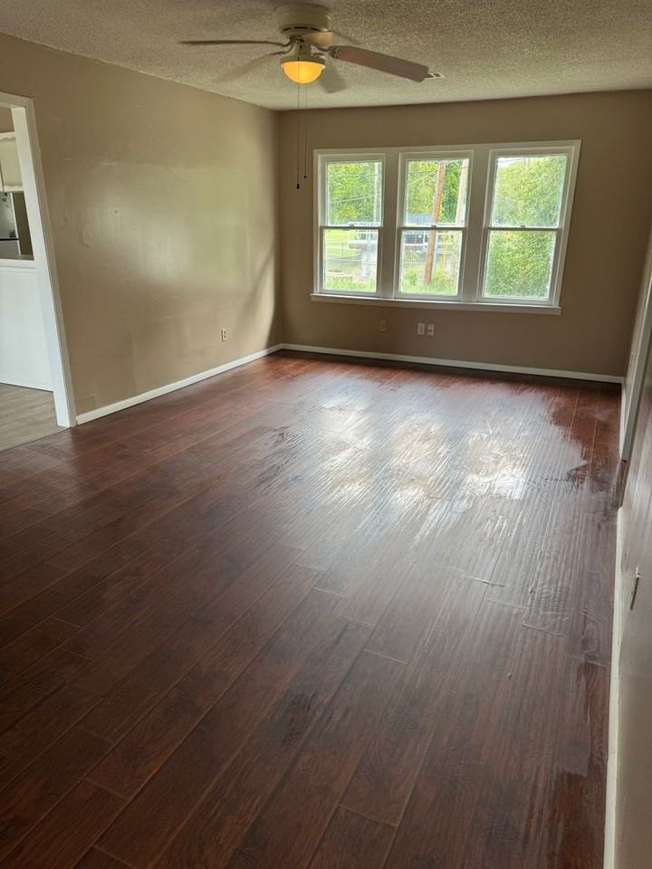 132 N Comanche Ave - Photo 3 of 13
