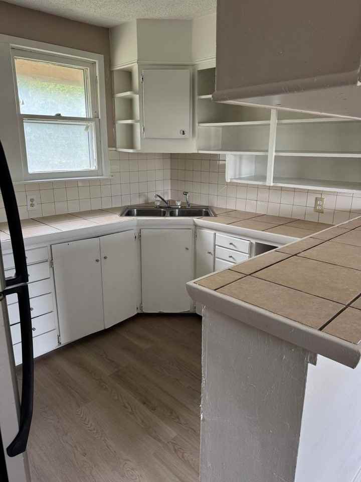132 N Comanche Ave - Photo 5 of 13