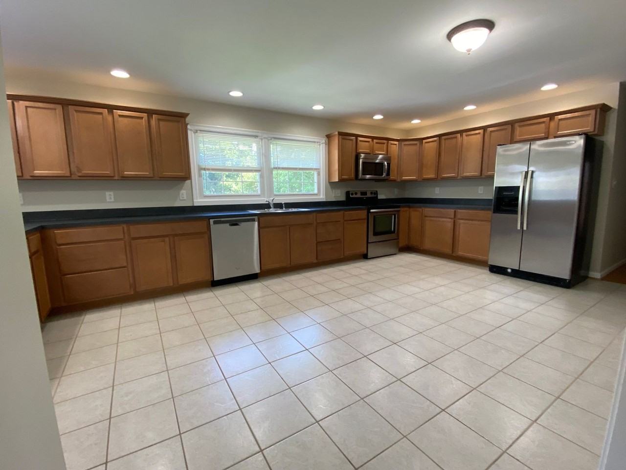 2720 Martinsburg Pike - Photo 3 of 25