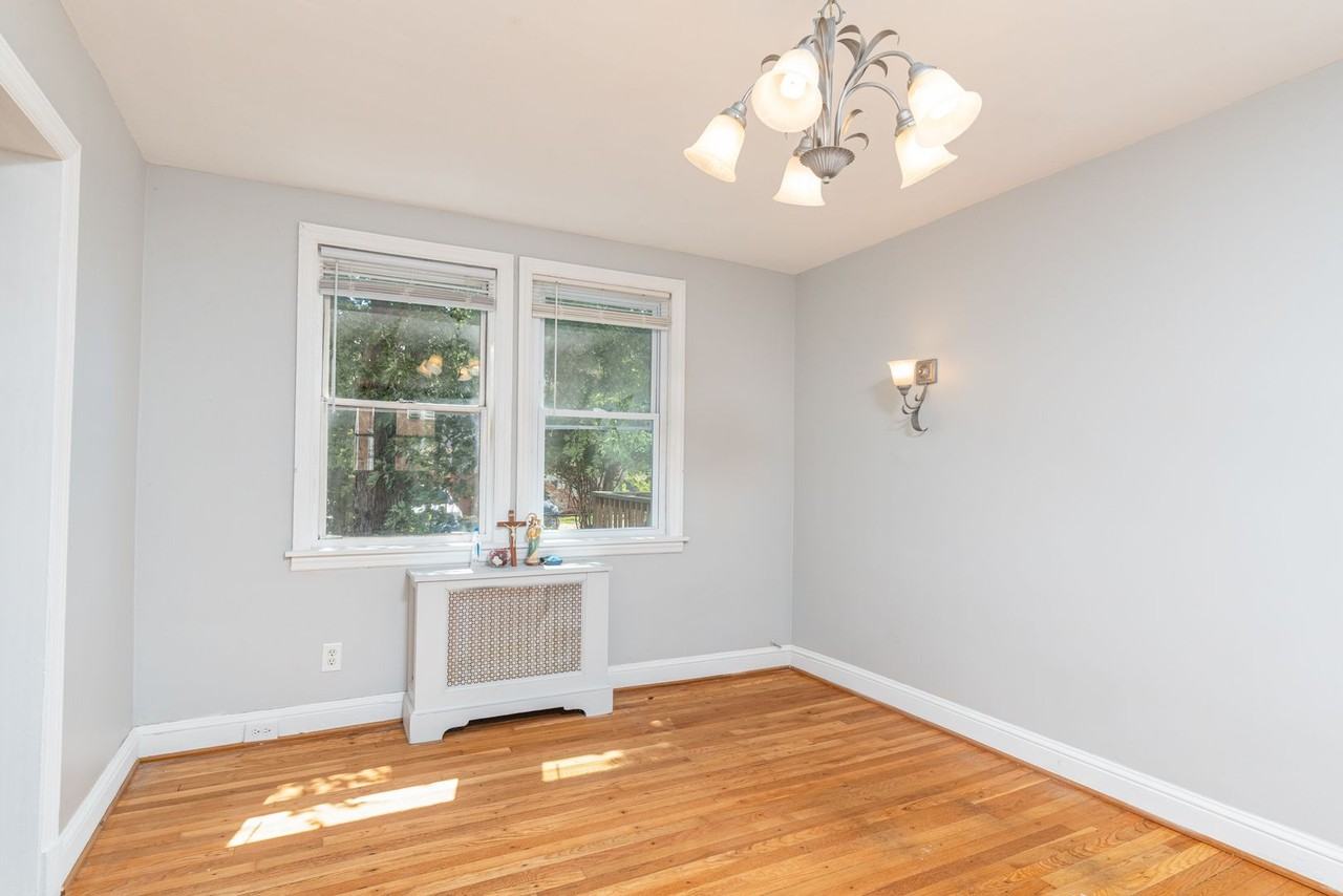1637 Lochwood Rd - Photo 2 of 9