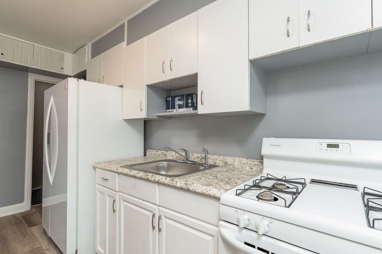 1637 Lochwood Rd - Photo 4 of 9
