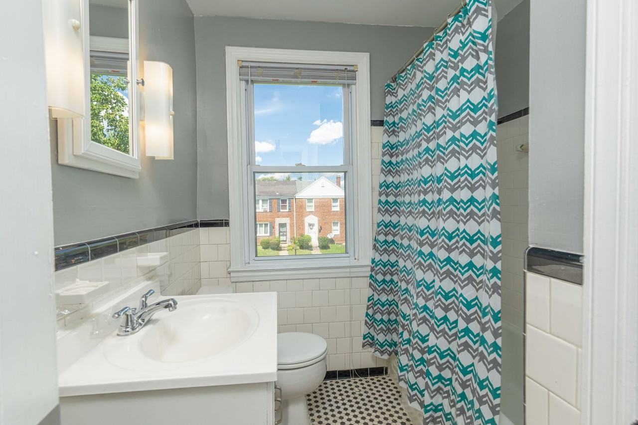 1637 Lochwood Rd - Photo 5 of 9