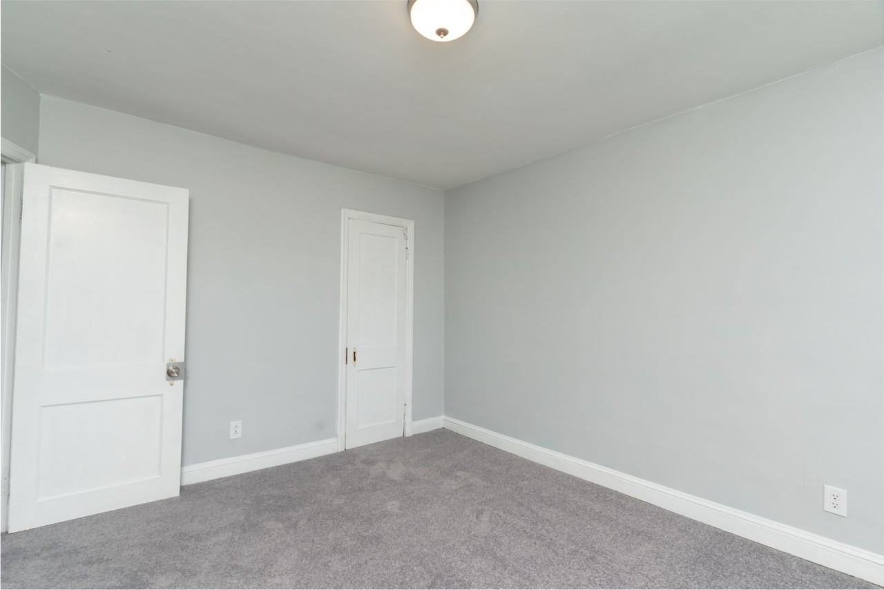 1637 Lochwood Rd - Photo 7 of 9