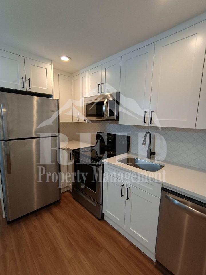 130 Oak St - Photo 5 of 12