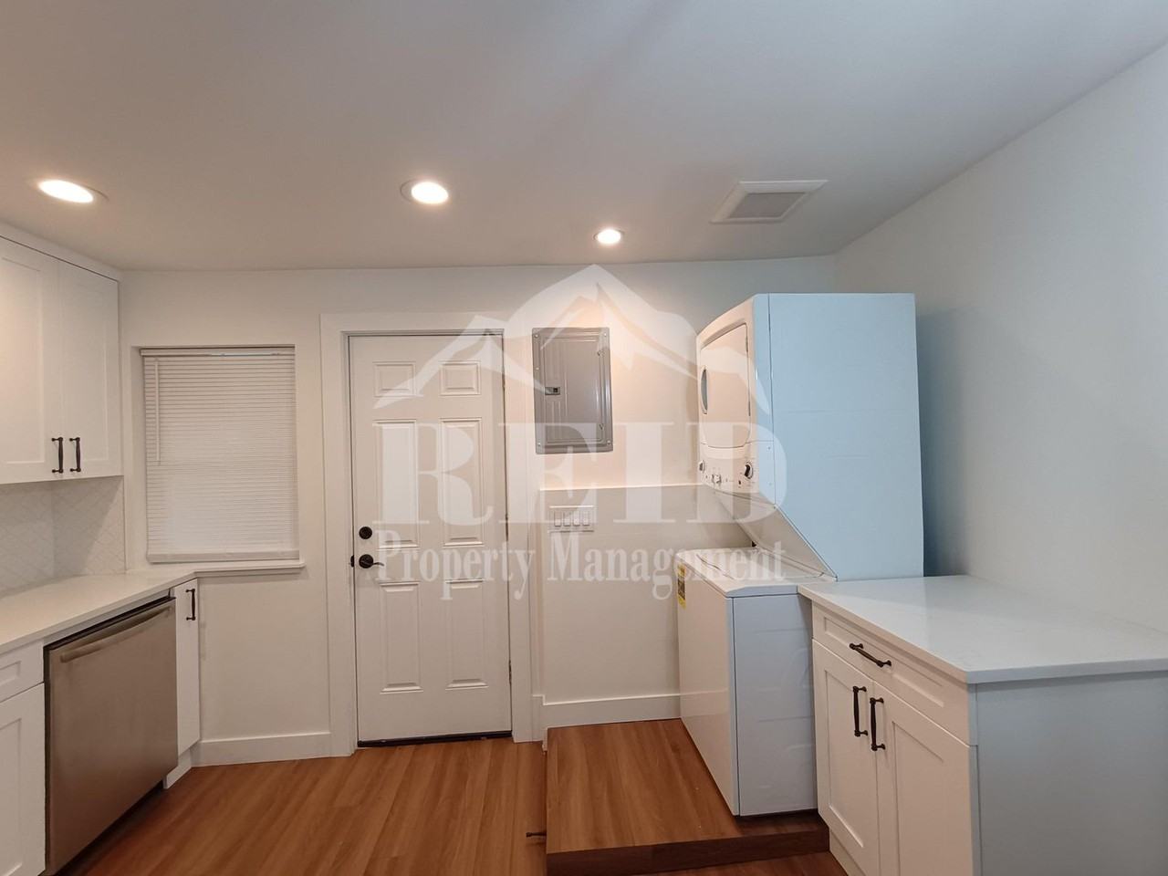 130 Oak St - Photo 6 of 12