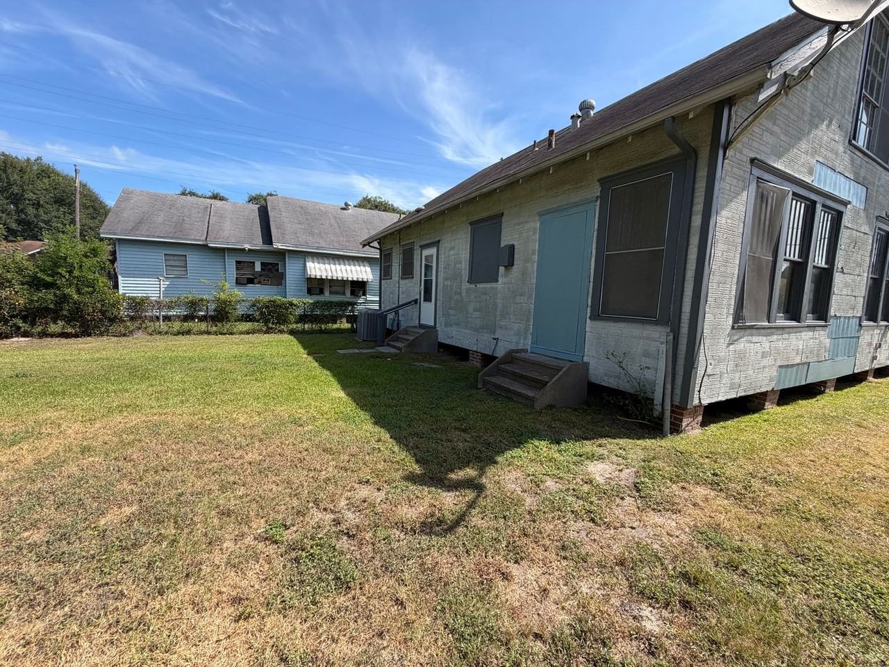 3720 Irving St - Photo 3 of 11