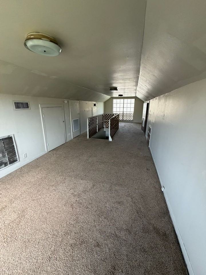 3720 Irving St - Photo 4 of 11