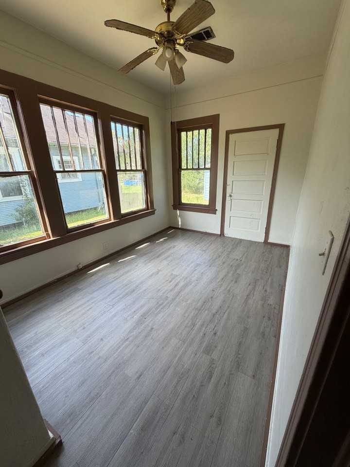 3720 Irving St - Photo 5 of 11