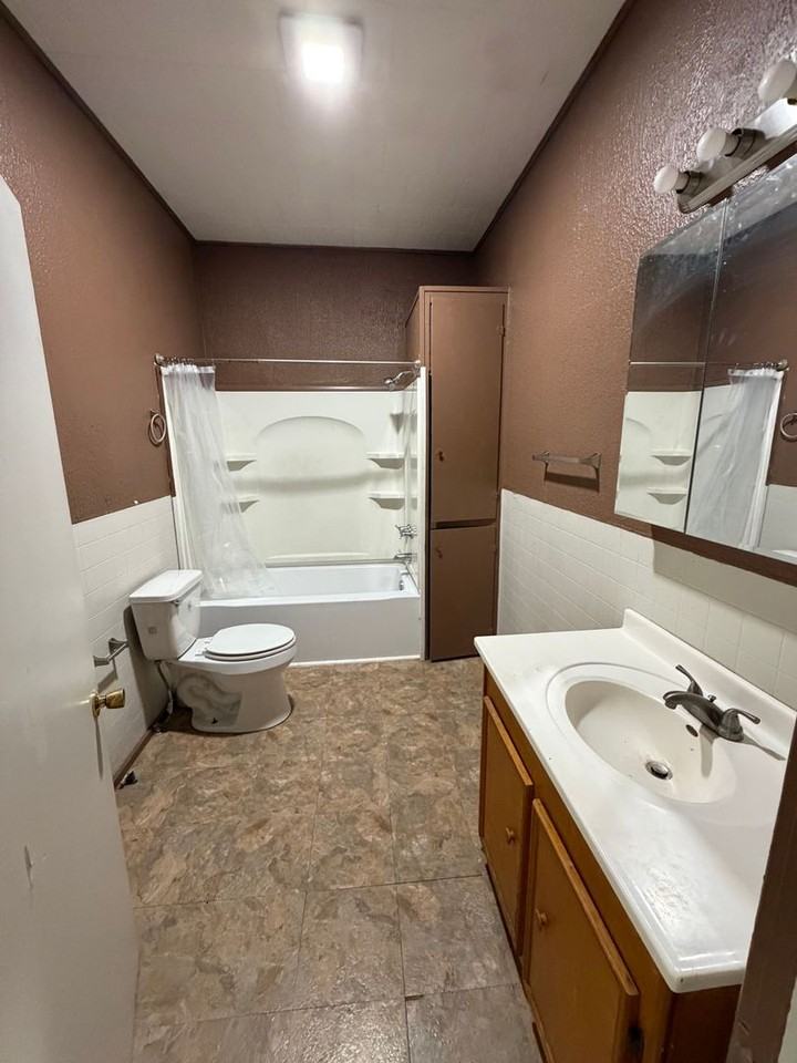 3720 Irving St - Photo 7 of 11