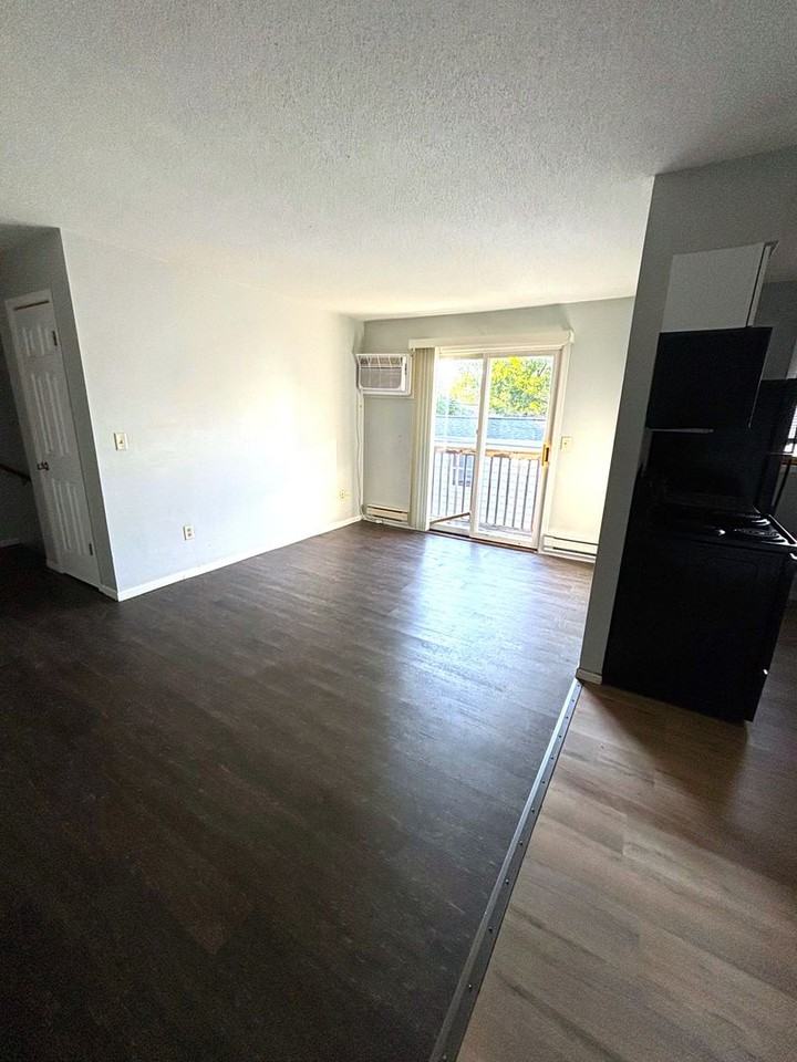 709 7th St - Photo 6 of 10
