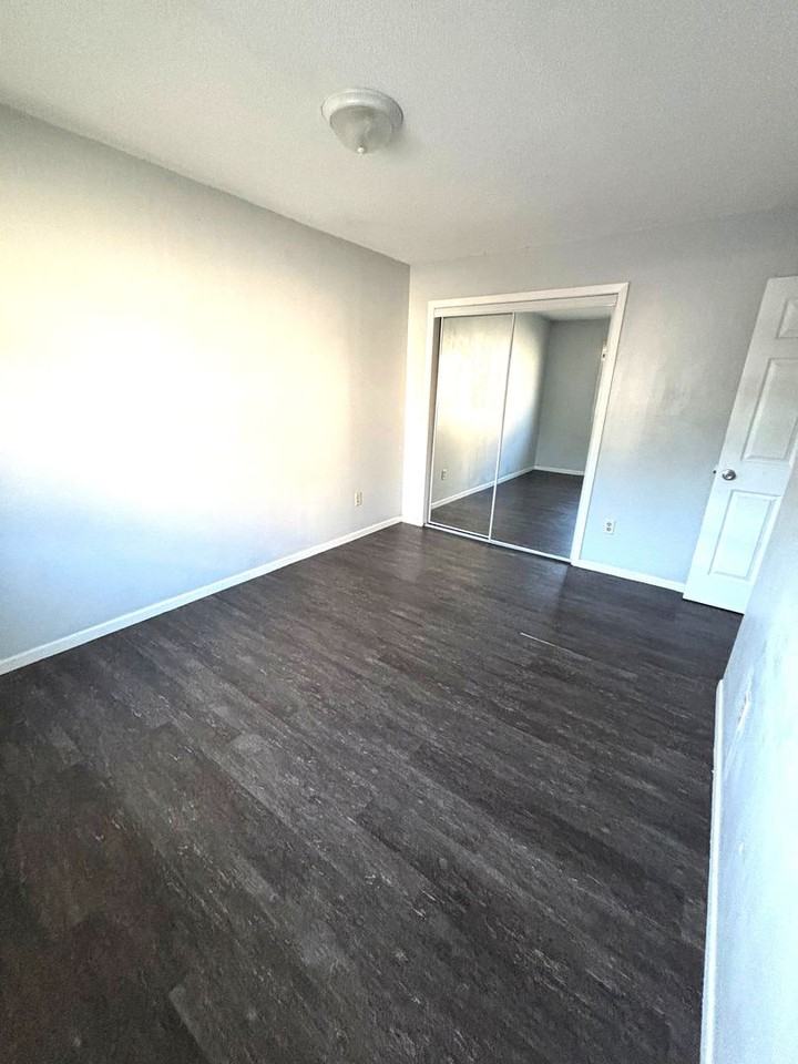 709 7th St - Photo 7 of 10