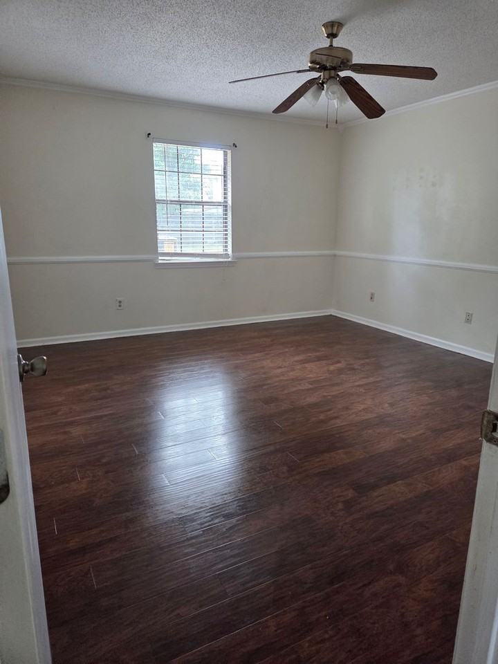 781 Madison Dr - Photo 2 of 17