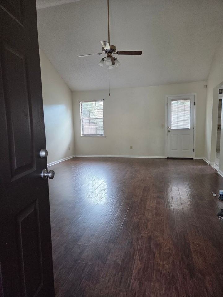 781 Madison Dr - Photo 3 of 17