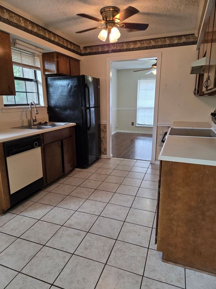 781 Madison Dr - Photo 4 of 17