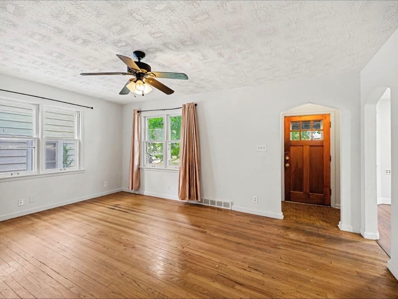 841 S 50th Ave - Photo 2 of 16