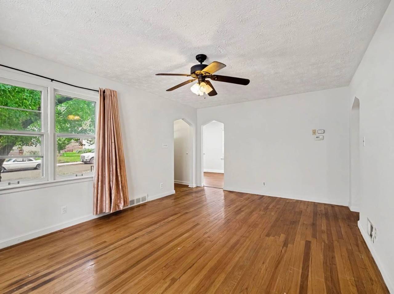 841 S 50th Ave - Photo 3 of 16