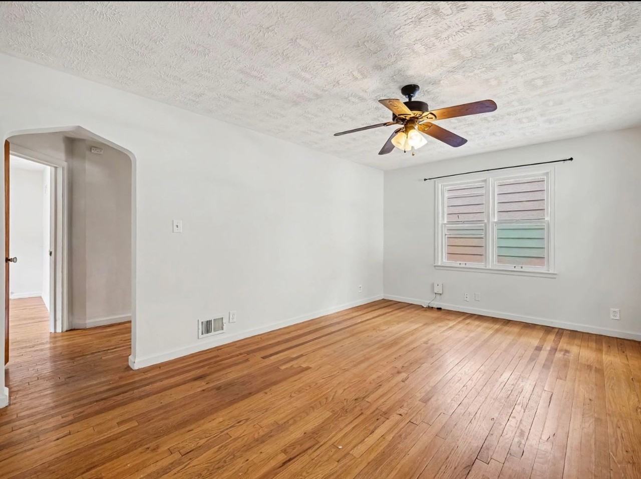 841 S 50th Ave - Photo 4 of 16