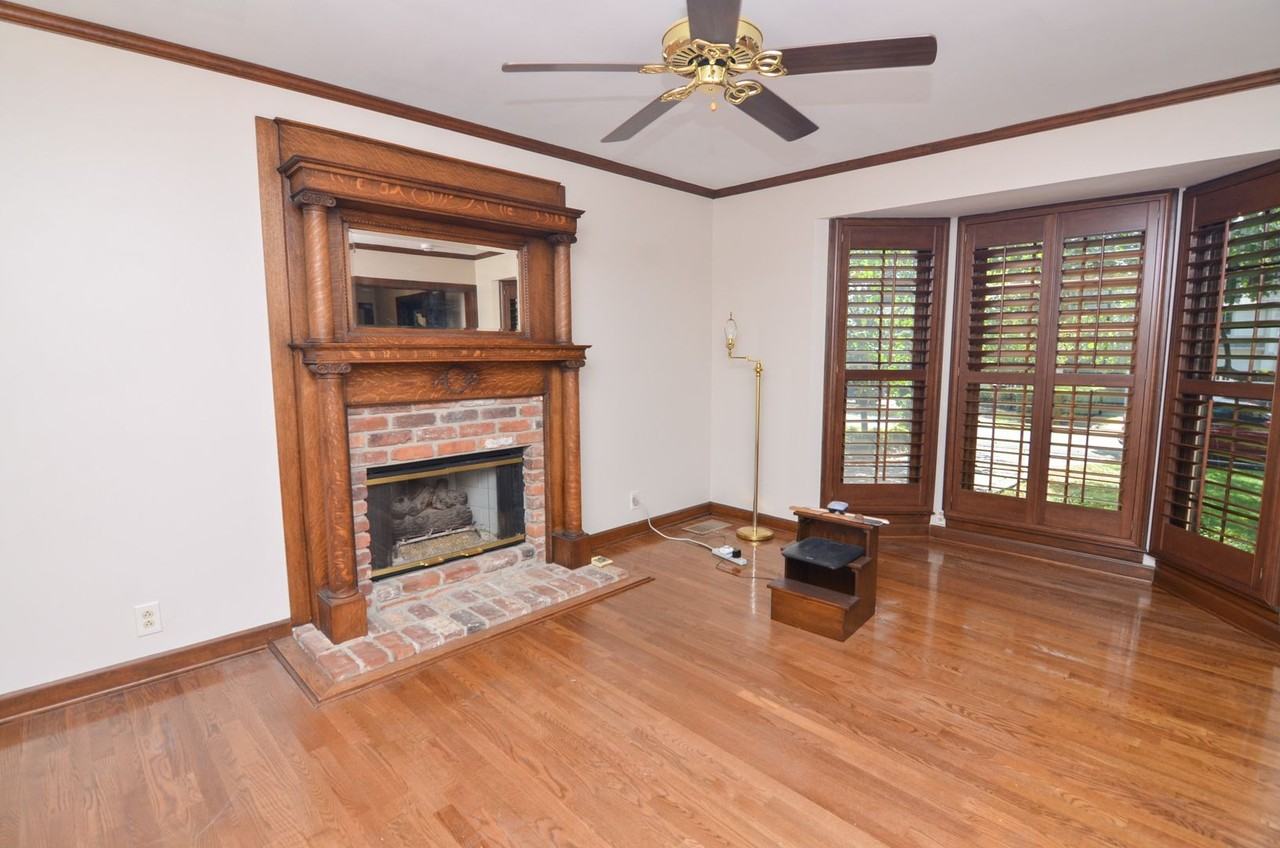 1628 S Observatory Dr - Photo 5 of 37
