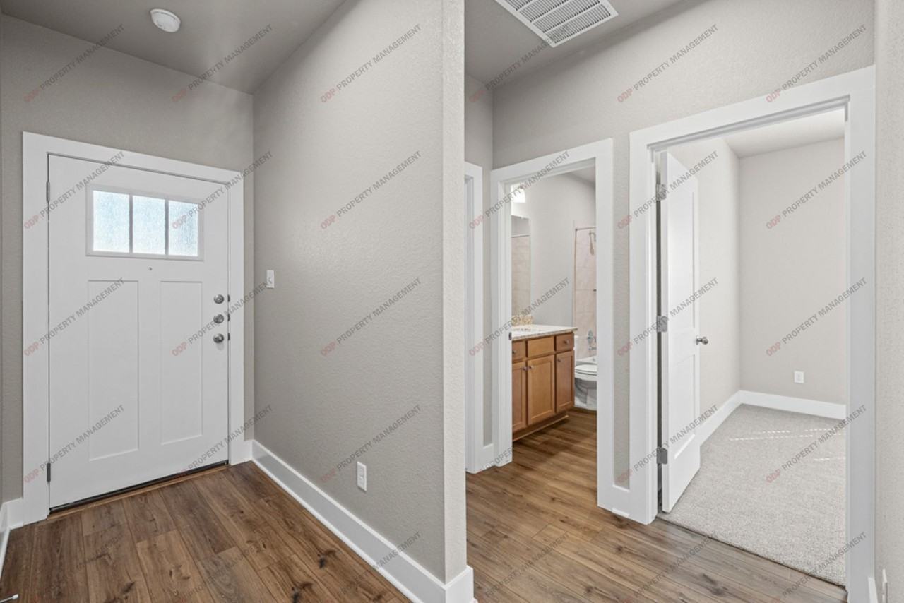 2604 Fox River Dr - Photo 4 of 30