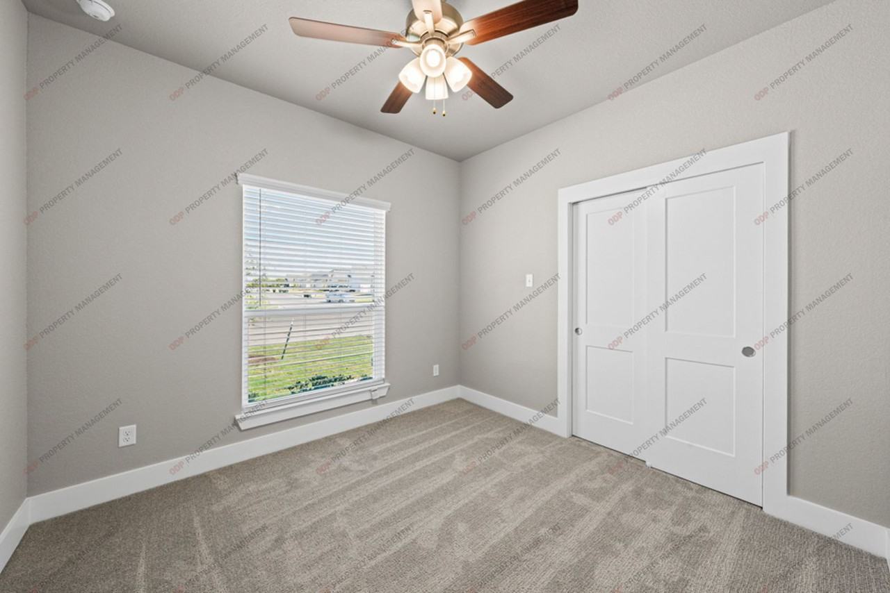 2604 Fox River Dr - Photo 5 of 30