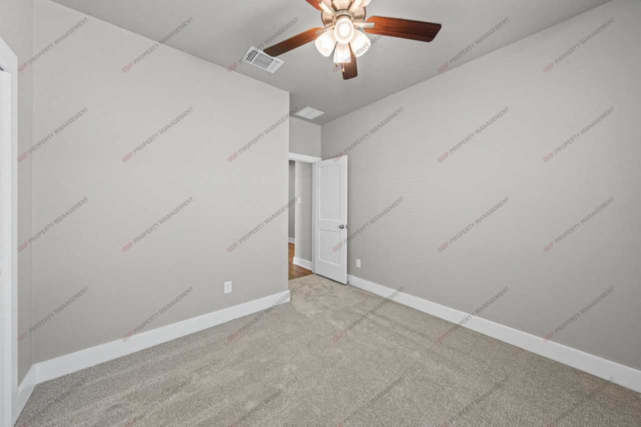 2604 Fox River Dr - Photo 6 of 30