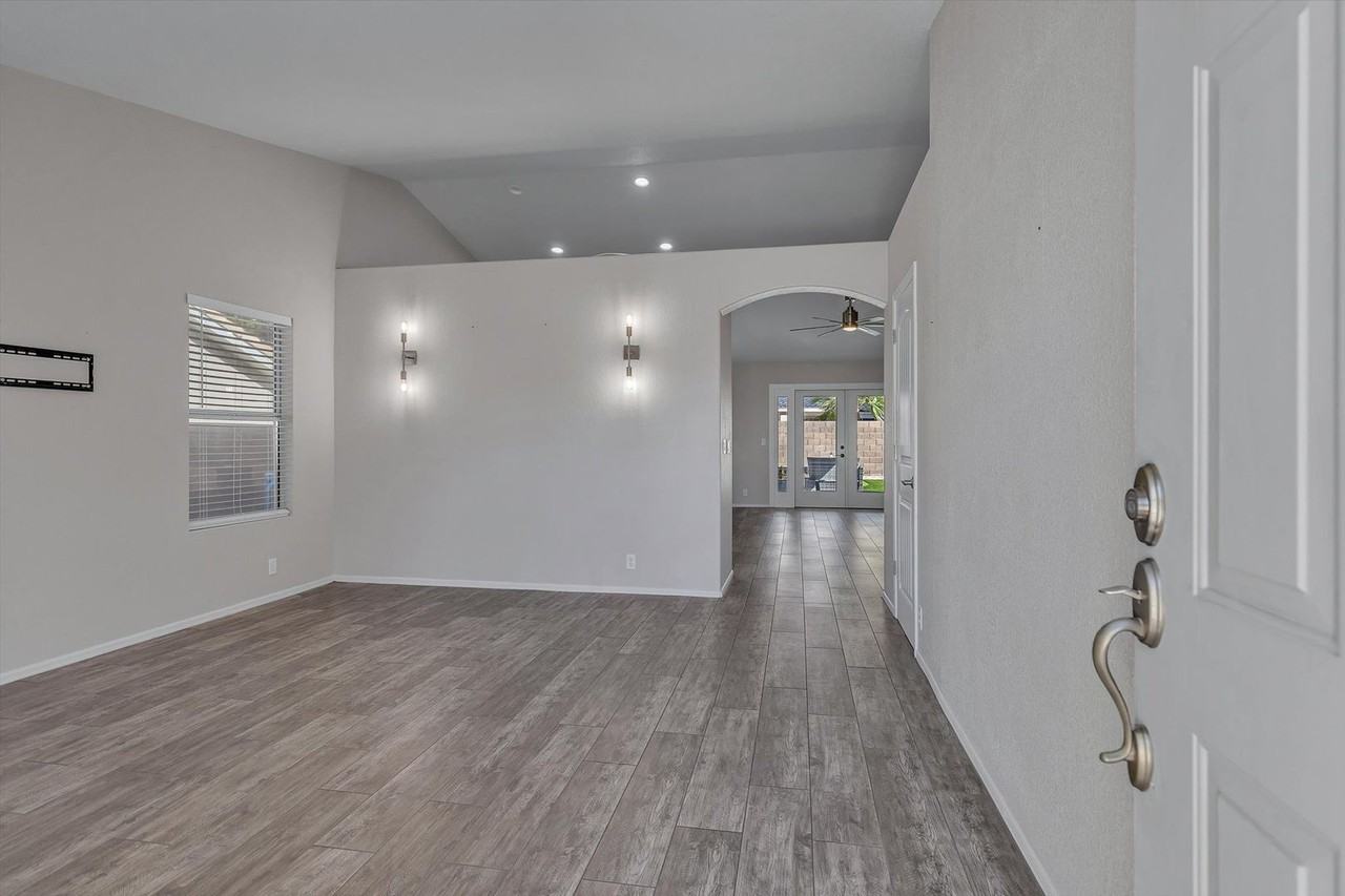 6544 E Russell St - Photo 5 of 32