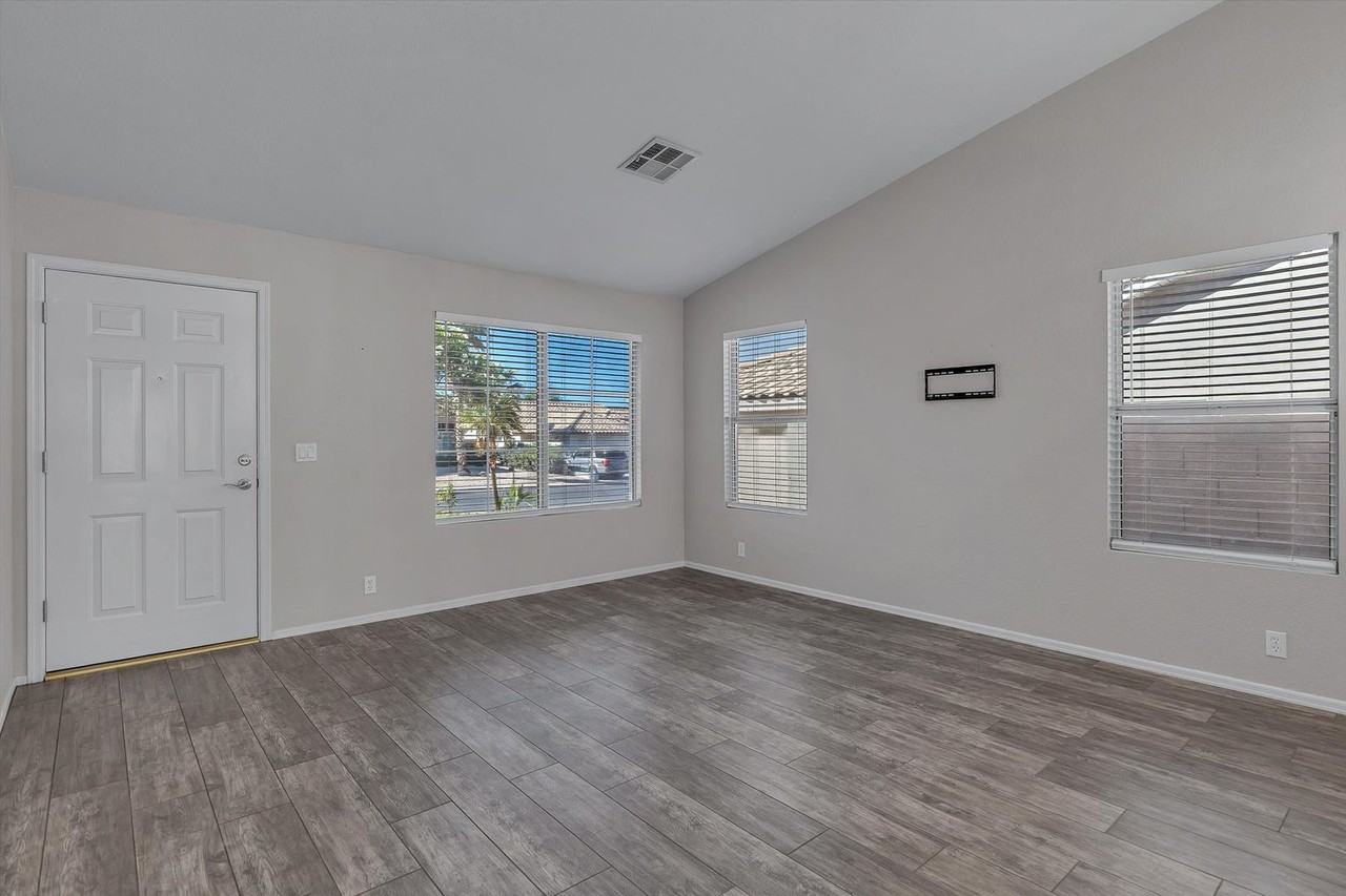 6544 E Russell St - Photo 6 of 32