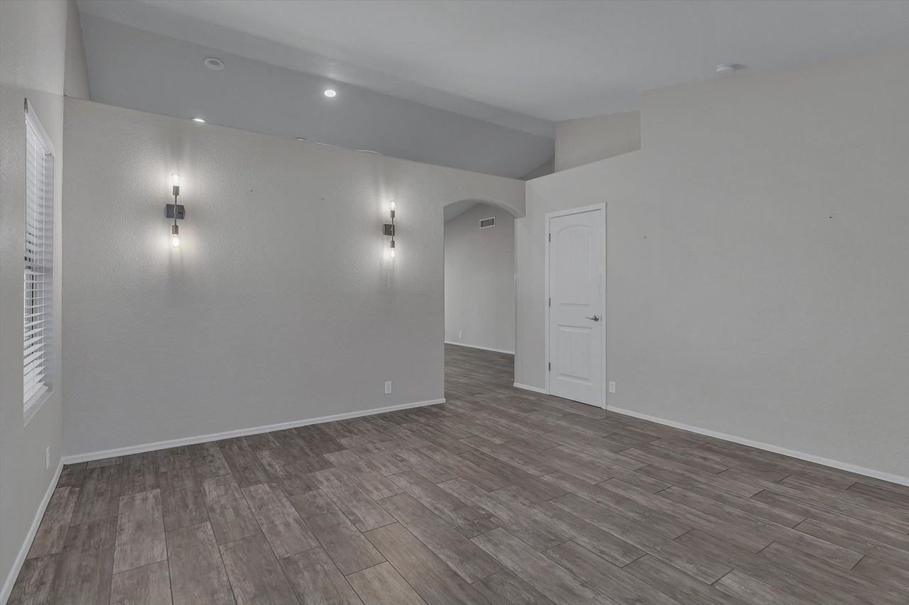 6544 E Russell St - Photo 7 of 32