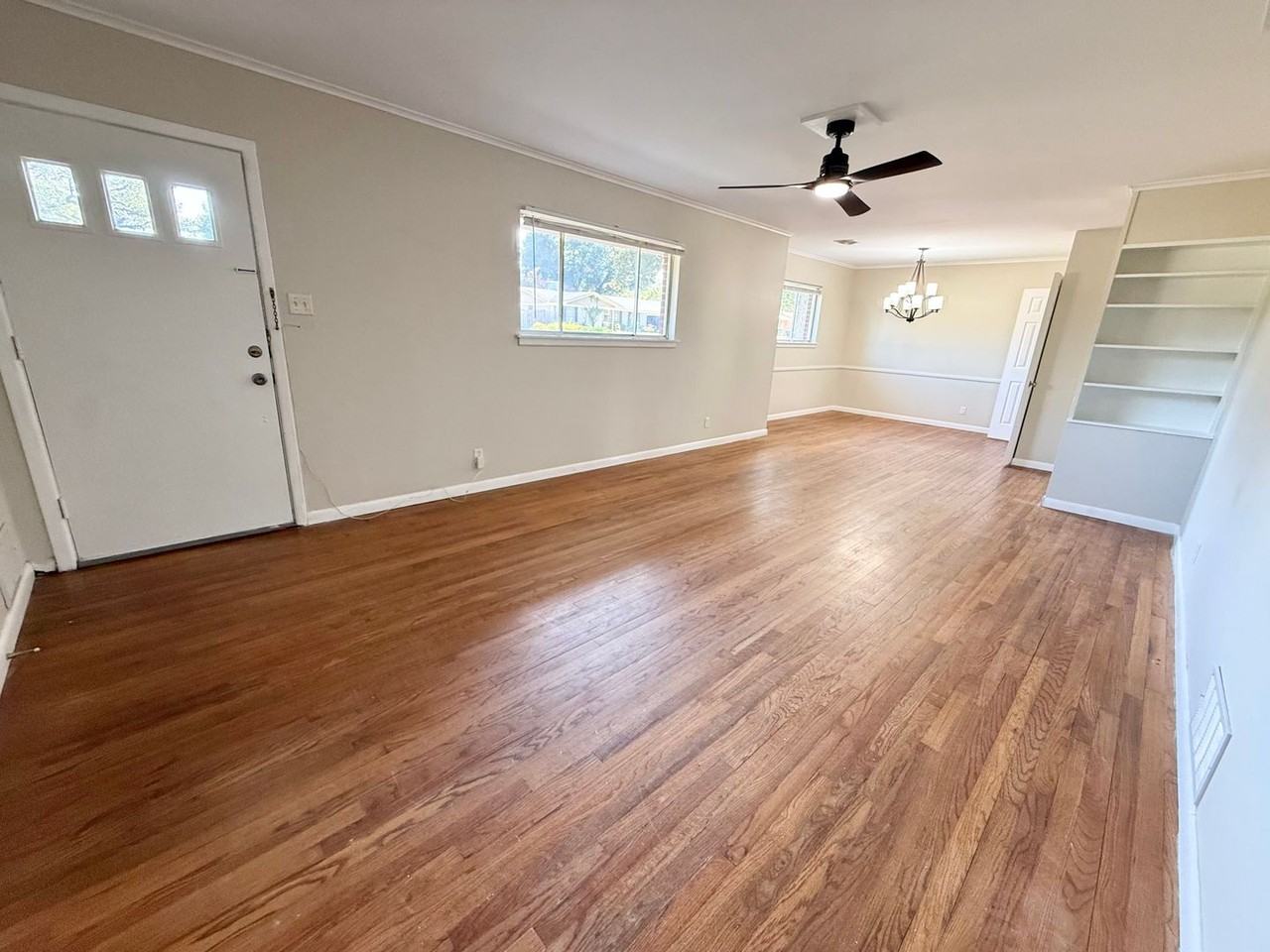 2408 Hunter St - Photo 3 of 27