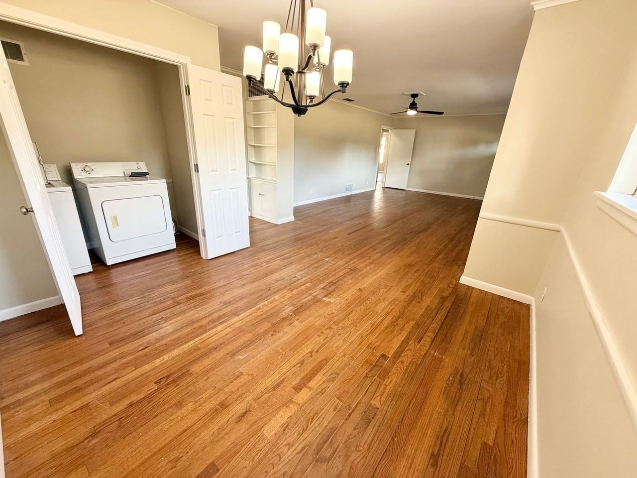 2408 Hunter St - Photo 4 of 27