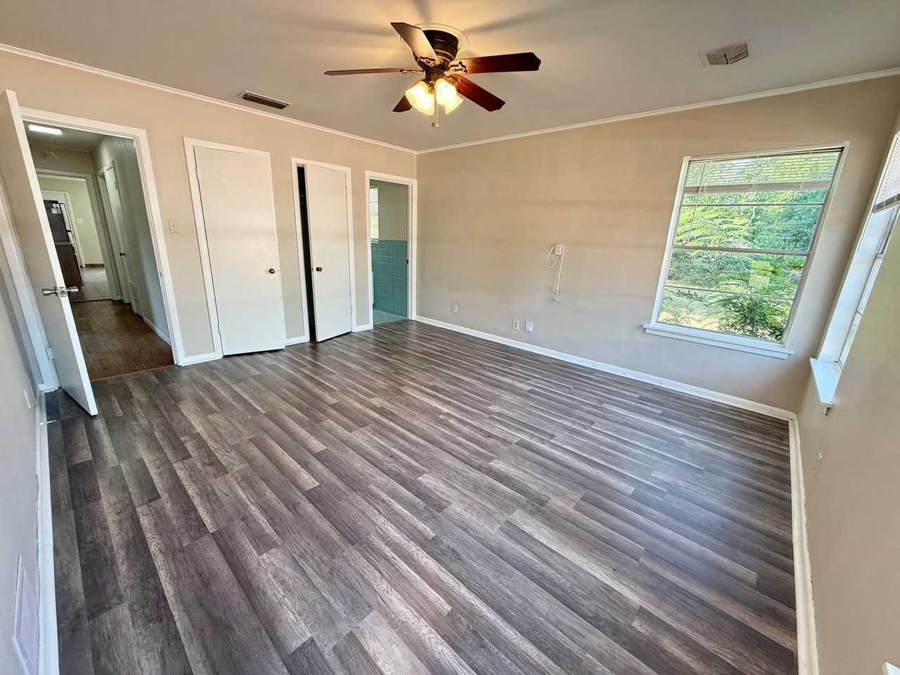 2408 Hunter St - Photo 7 of 27