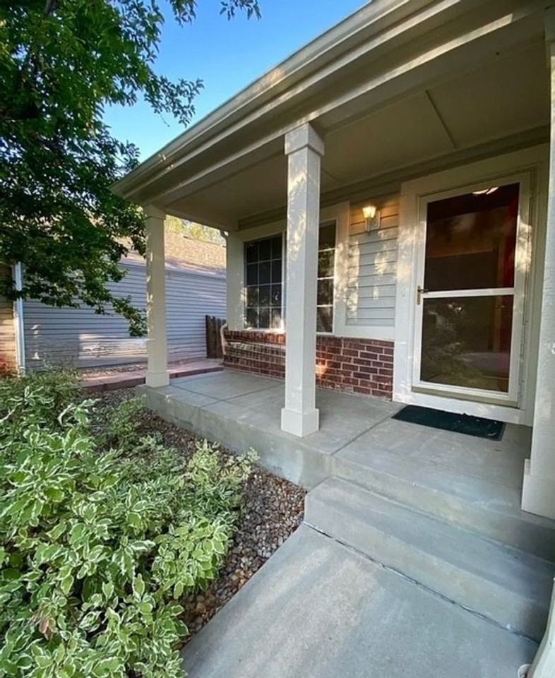 1914 Fountain Ct - Photo 2 of 21